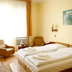 Bara Junior Otel Budapeşte